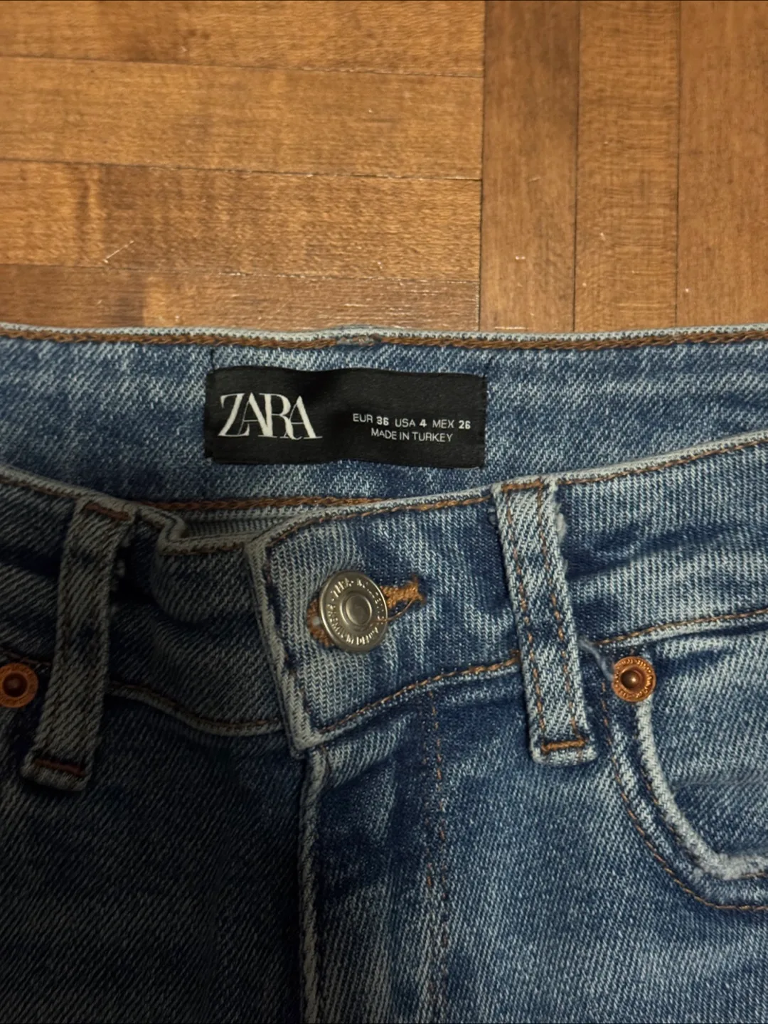 Zara Distressed skinny Jeans - Size 4 image indicator(4)
