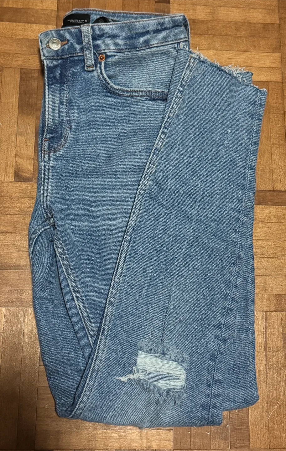 Zara Distressed skinny Jeans - Size 4 image indicator(3)