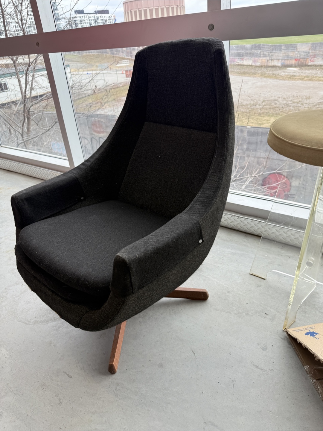 Vintage Mid-Century Modern Swivel Lounge Chair - photo 5