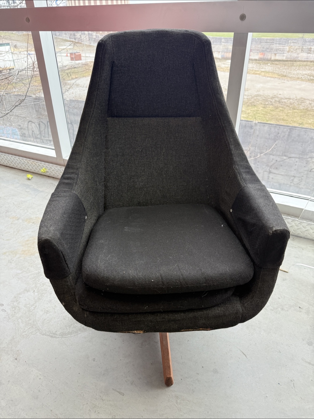 Vintage Mid-Century Modern Swivel Lounge Chair - photo 3