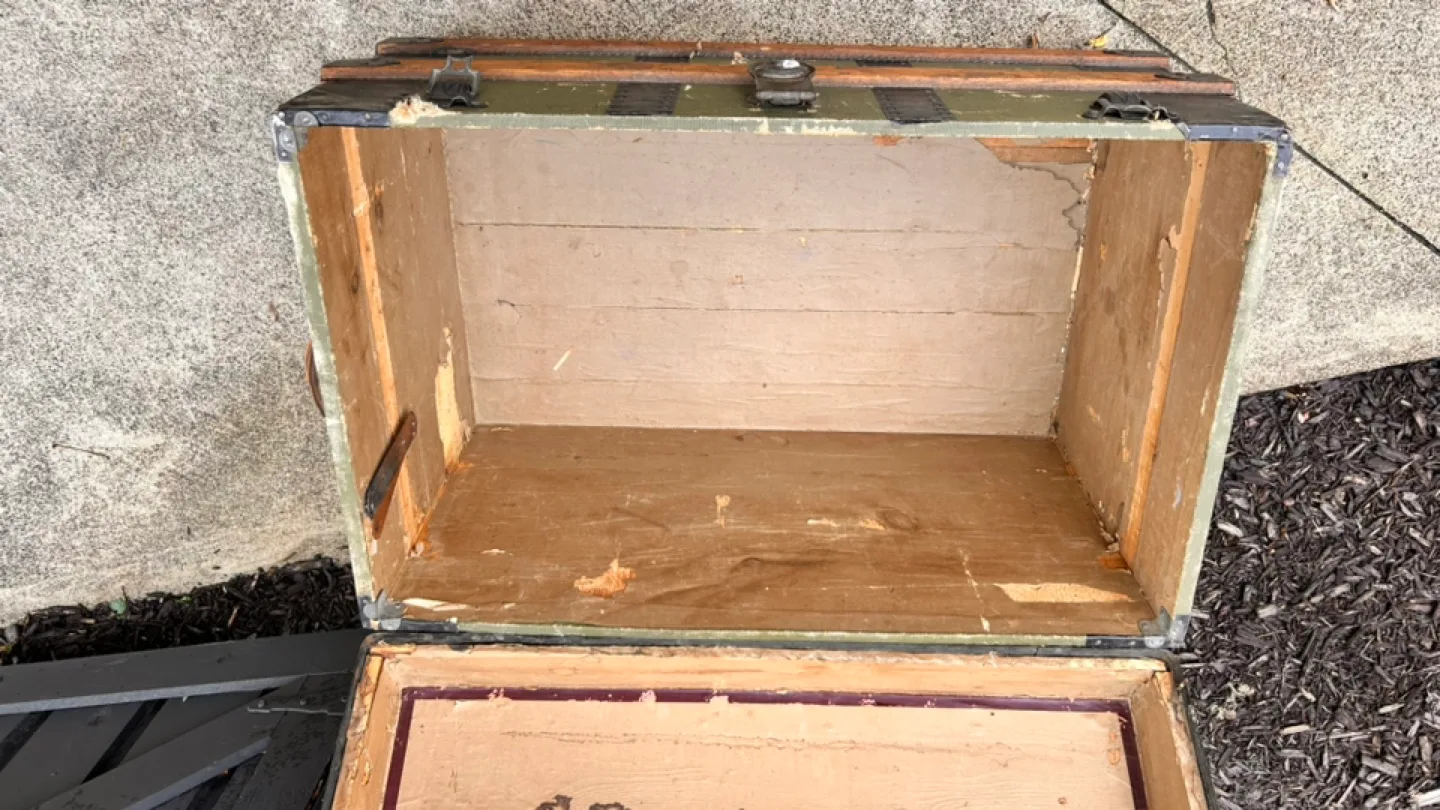 Vintage Wooden Trunk image indicator(3)