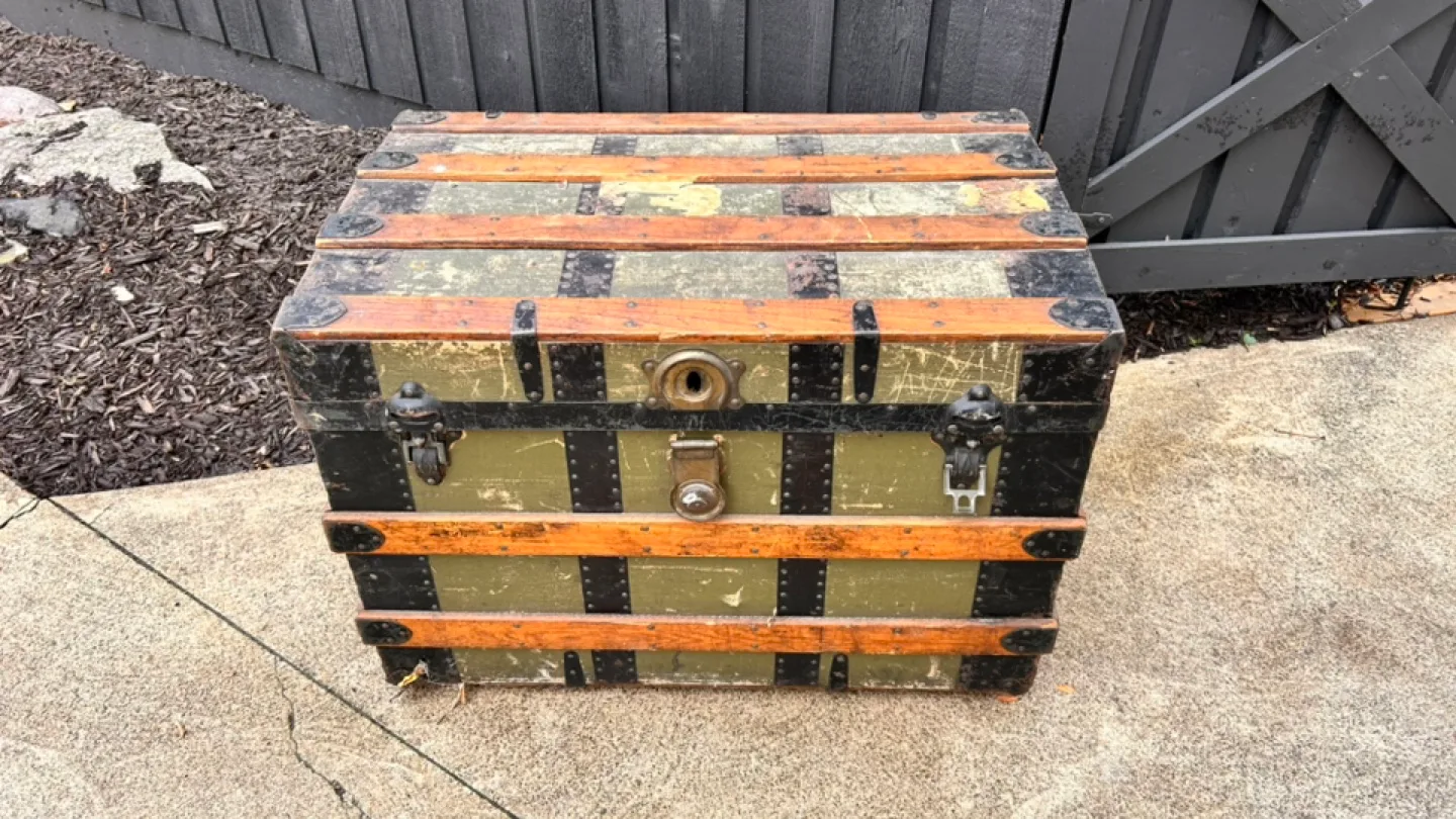 Vintage Wooden Trunk image indicator(2)