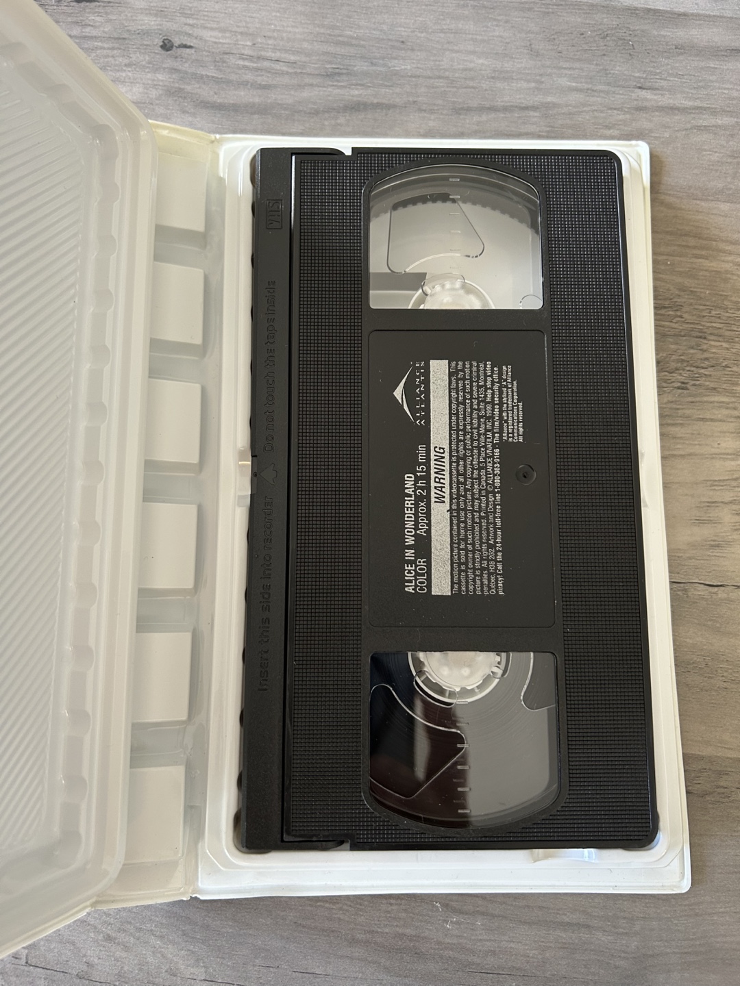 Alice in Wonderland 1999 clamshell VHS Tape - photo 2