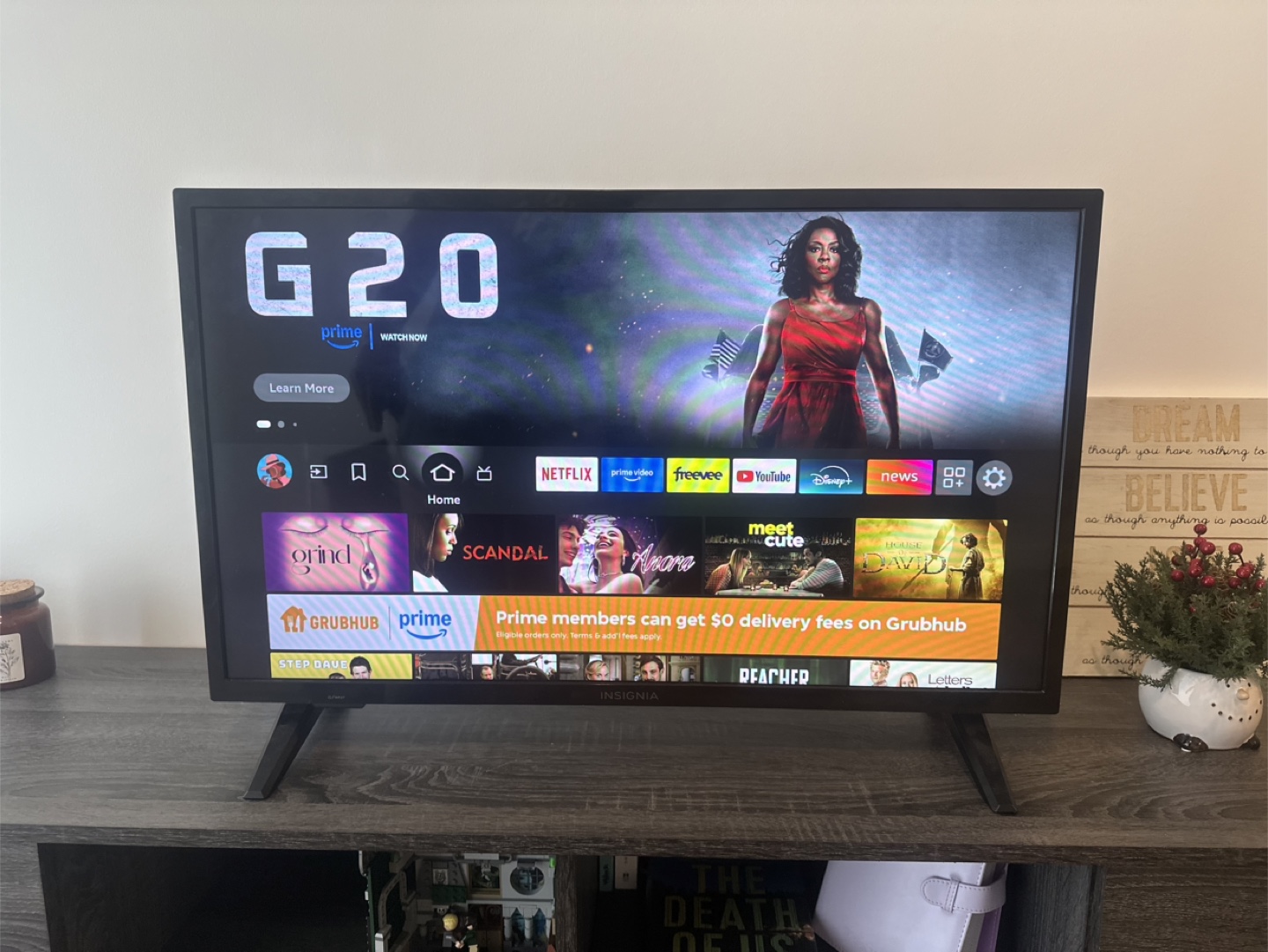 Insignia 32”  Smart TV