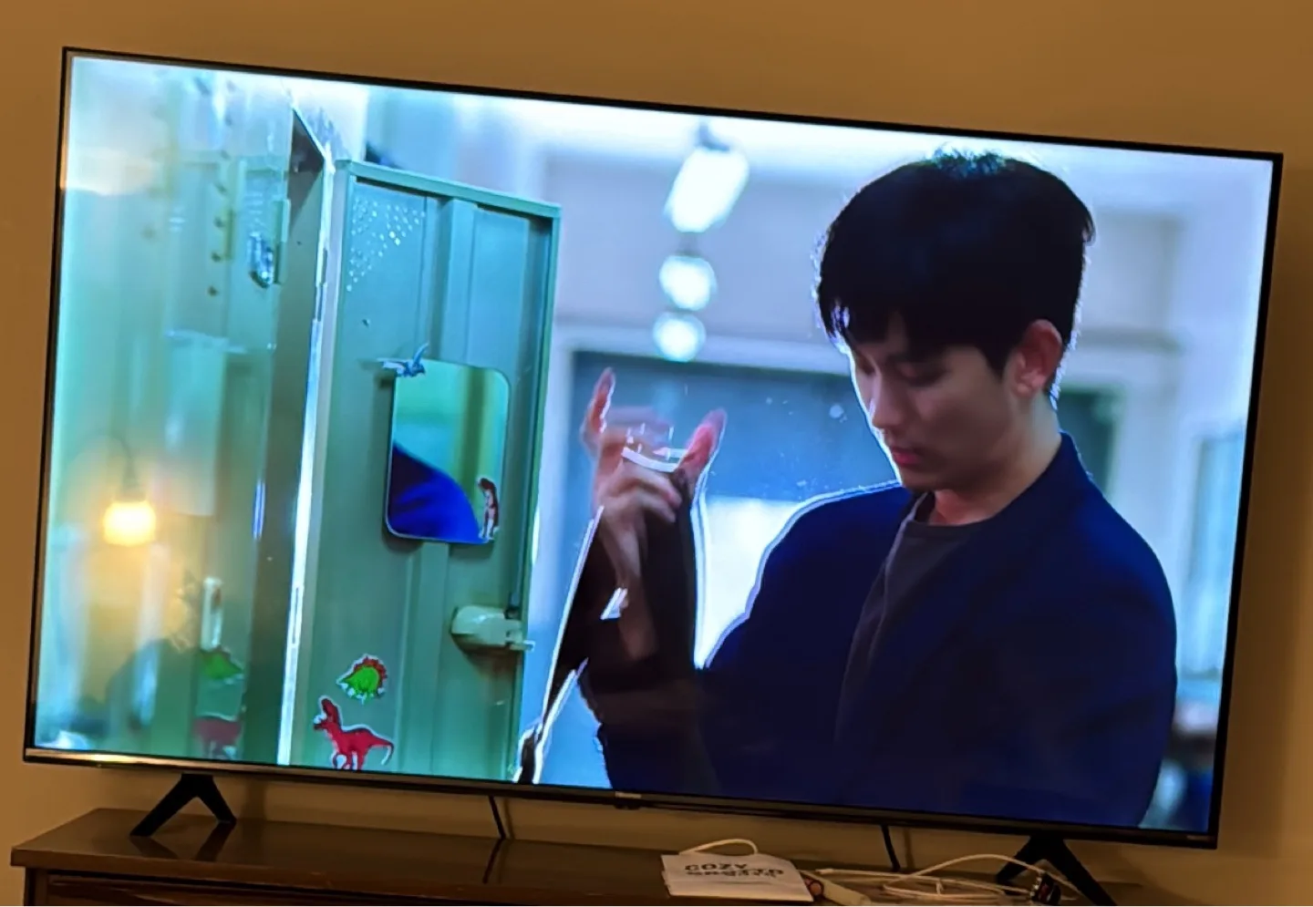 Hisense 58" 4K UHD HDR LED Roku Smart TV (58R63G) image indicator(2)