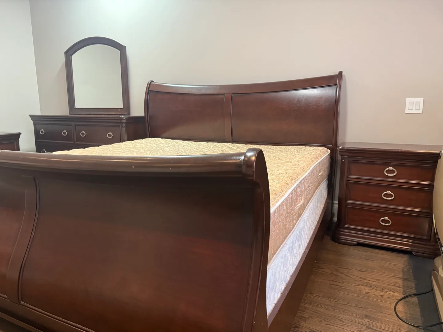 Dark Brown Wooden Bedroom Set image indicator(7)