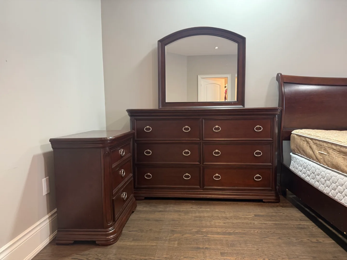 Dark Brown Wooden Bedroom Set image indicator(6)