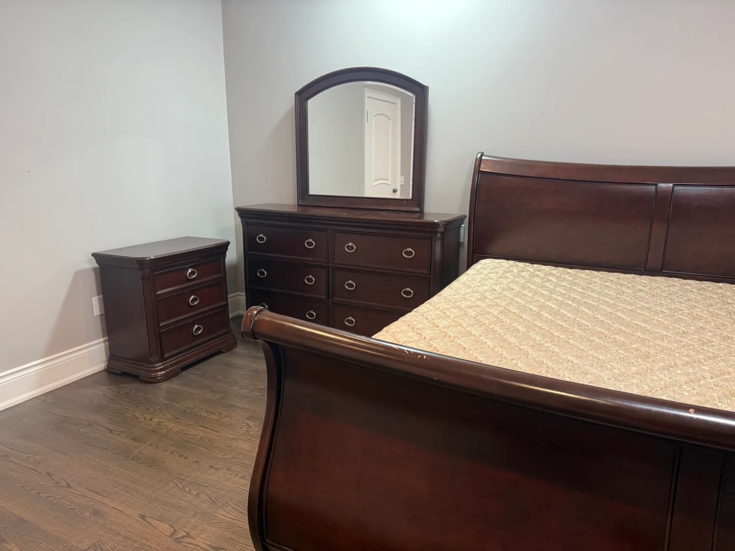 Dark Brown Wooden Bedroom Set image indicator(5)