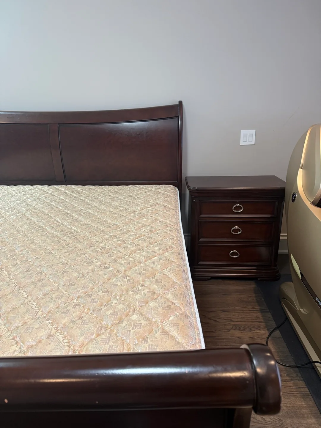 Dark Brown Wooden Bedroom Set image indicator(4)