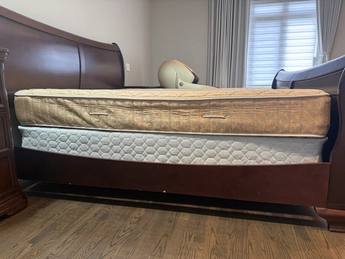 Dark Brown Wooden Bedroom Set image indicator(8)