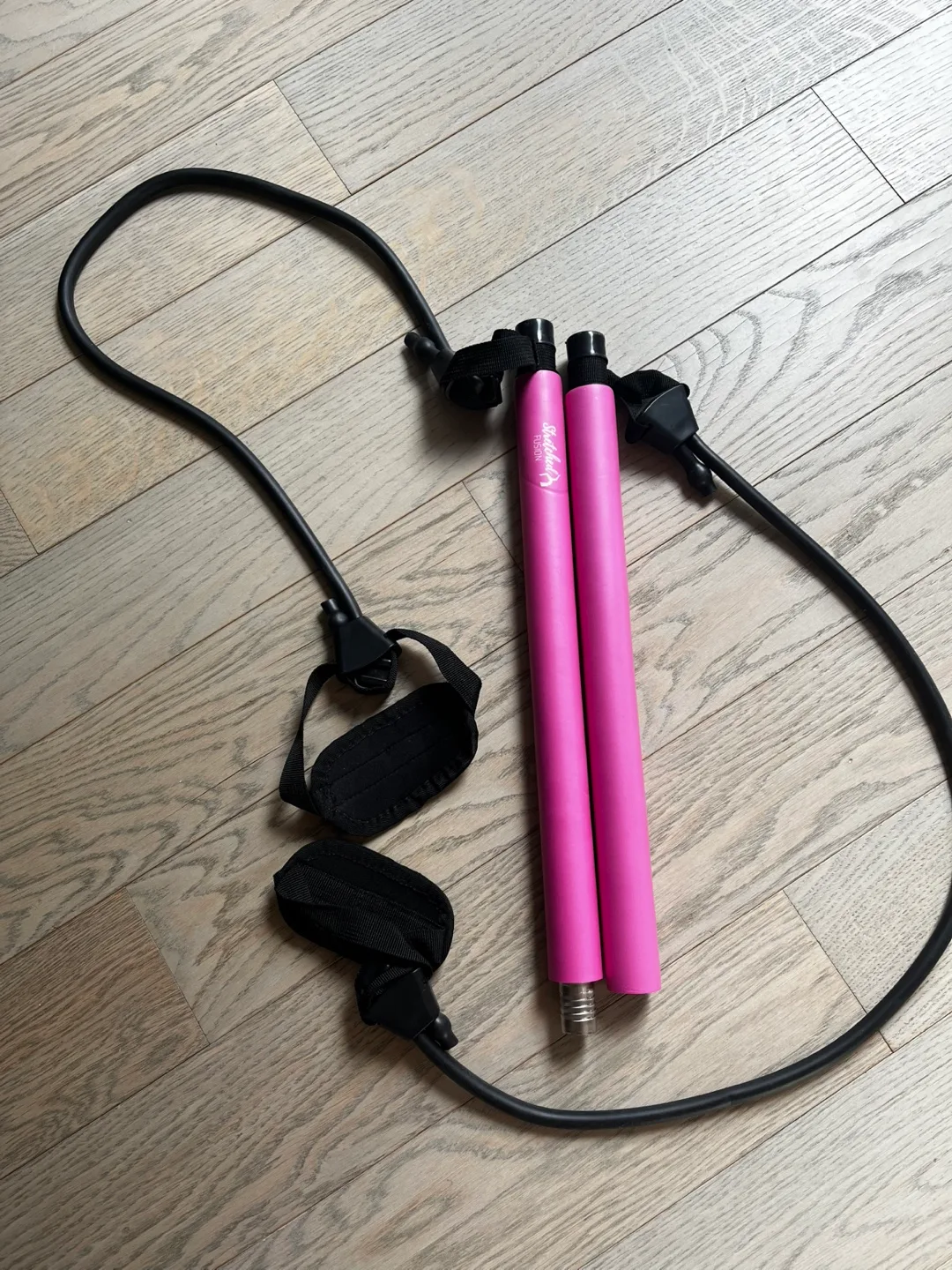 Stretched Fusion Pink Pilates Bar with Resistance Bands image indicator(2)