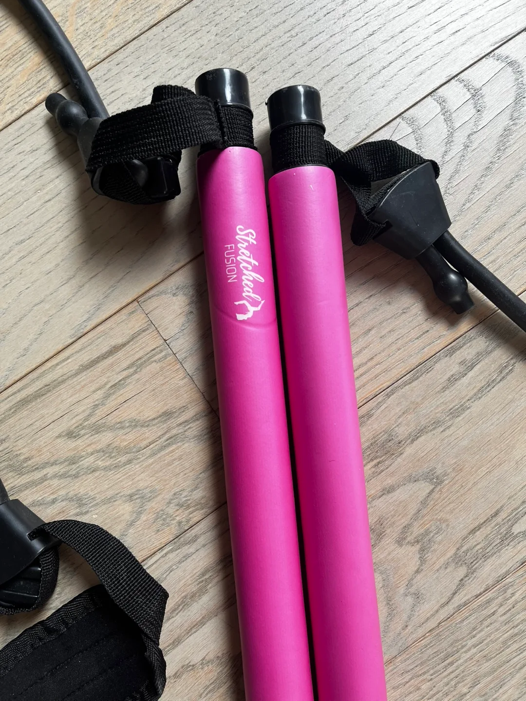 Stretched Fusion Pink Pilates Bar with Resistance Bands image indicator(3)