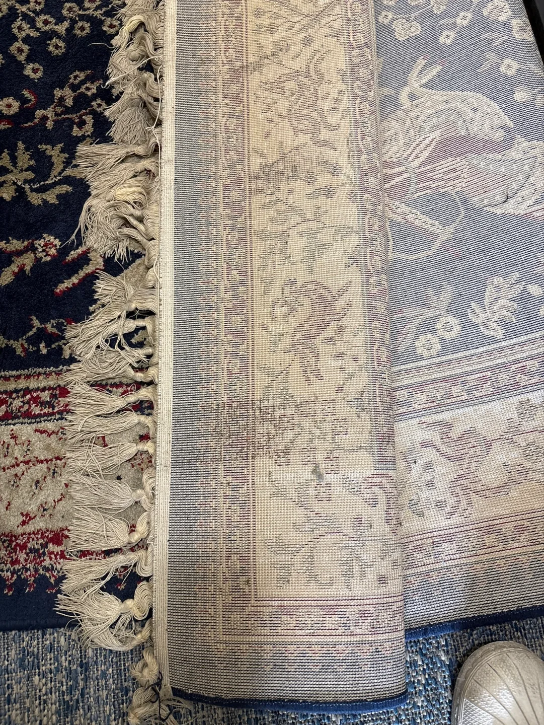 Vintage Oriental Rug with Fringed Edges image indicator(2)