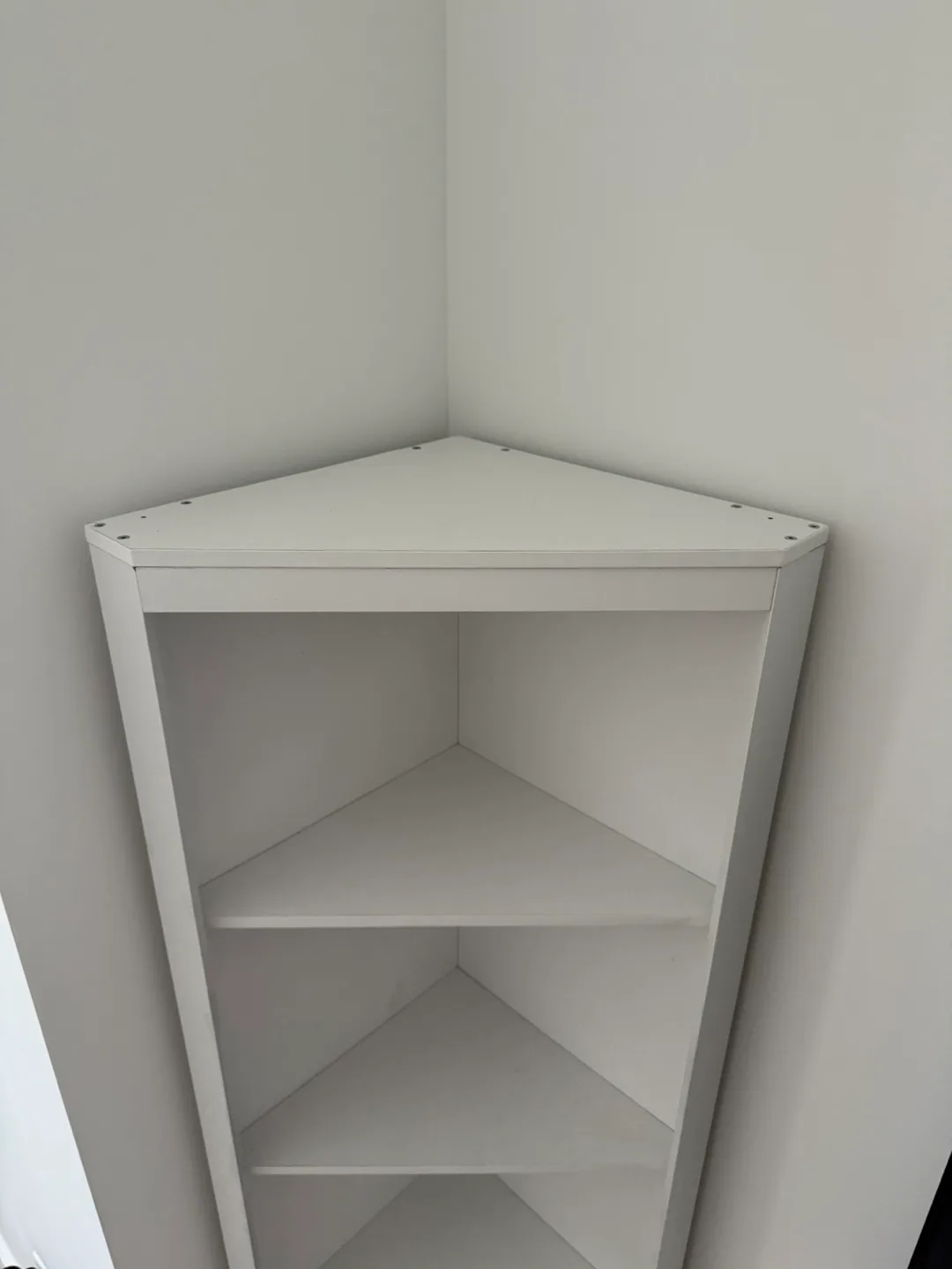 White Corner Cabinet with Shelves image indicator(4)