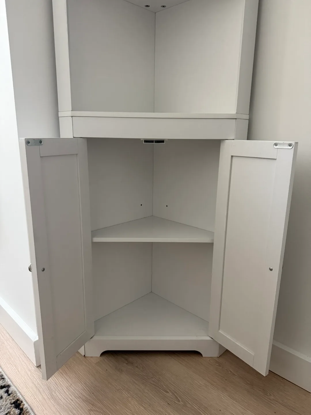 White Corner Cabinet with Shelves image indicator(3)