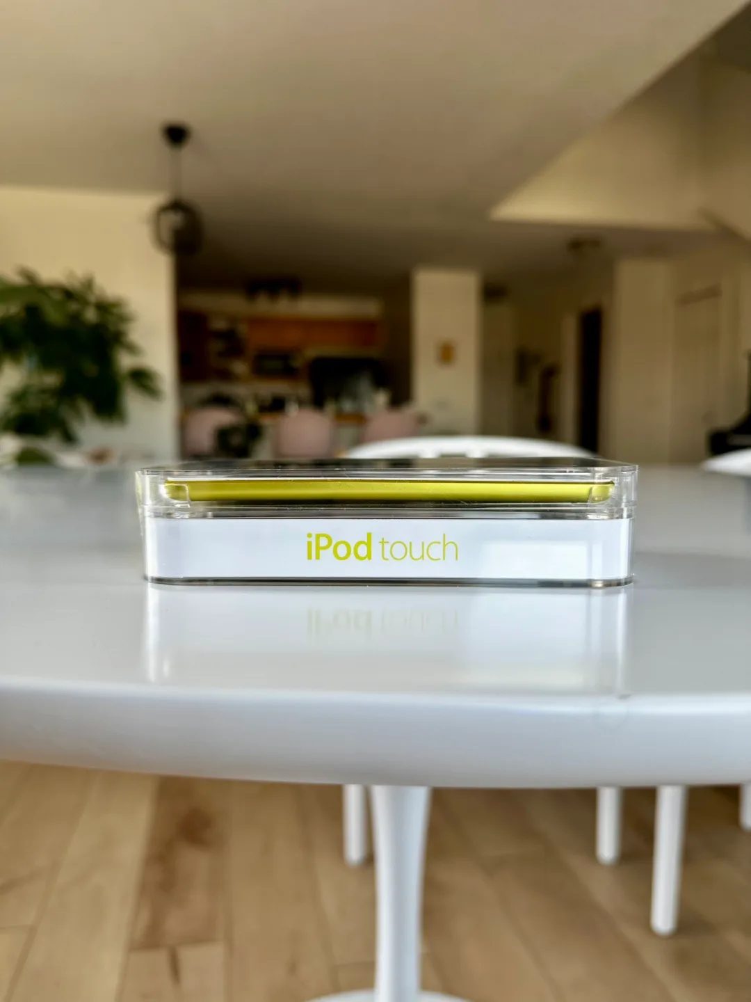 Apple IPod Touch 5th Generation 32GB image indicator(8)