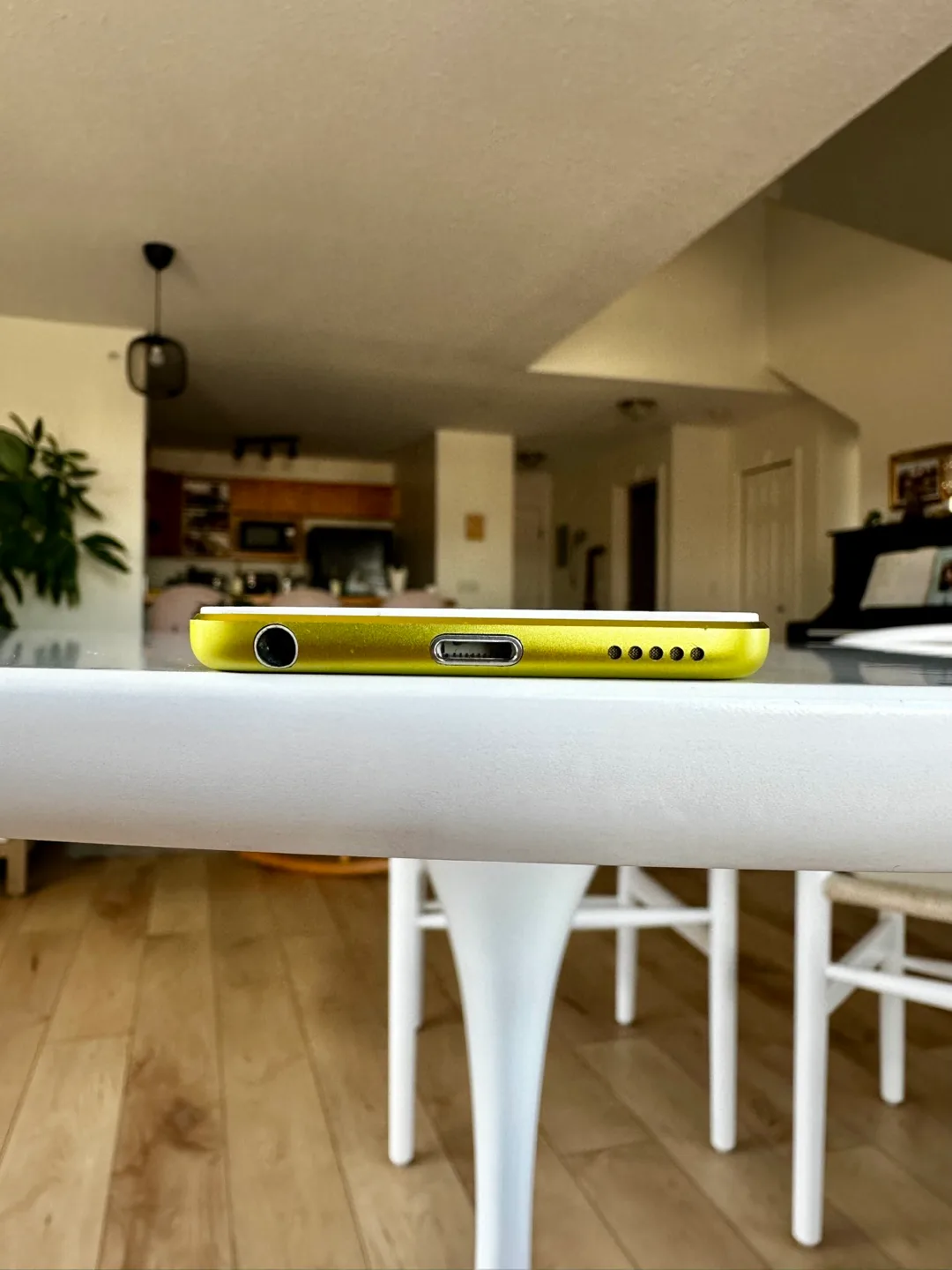 Apple IPod Touch 5th Generation 32GB image indicator(5)