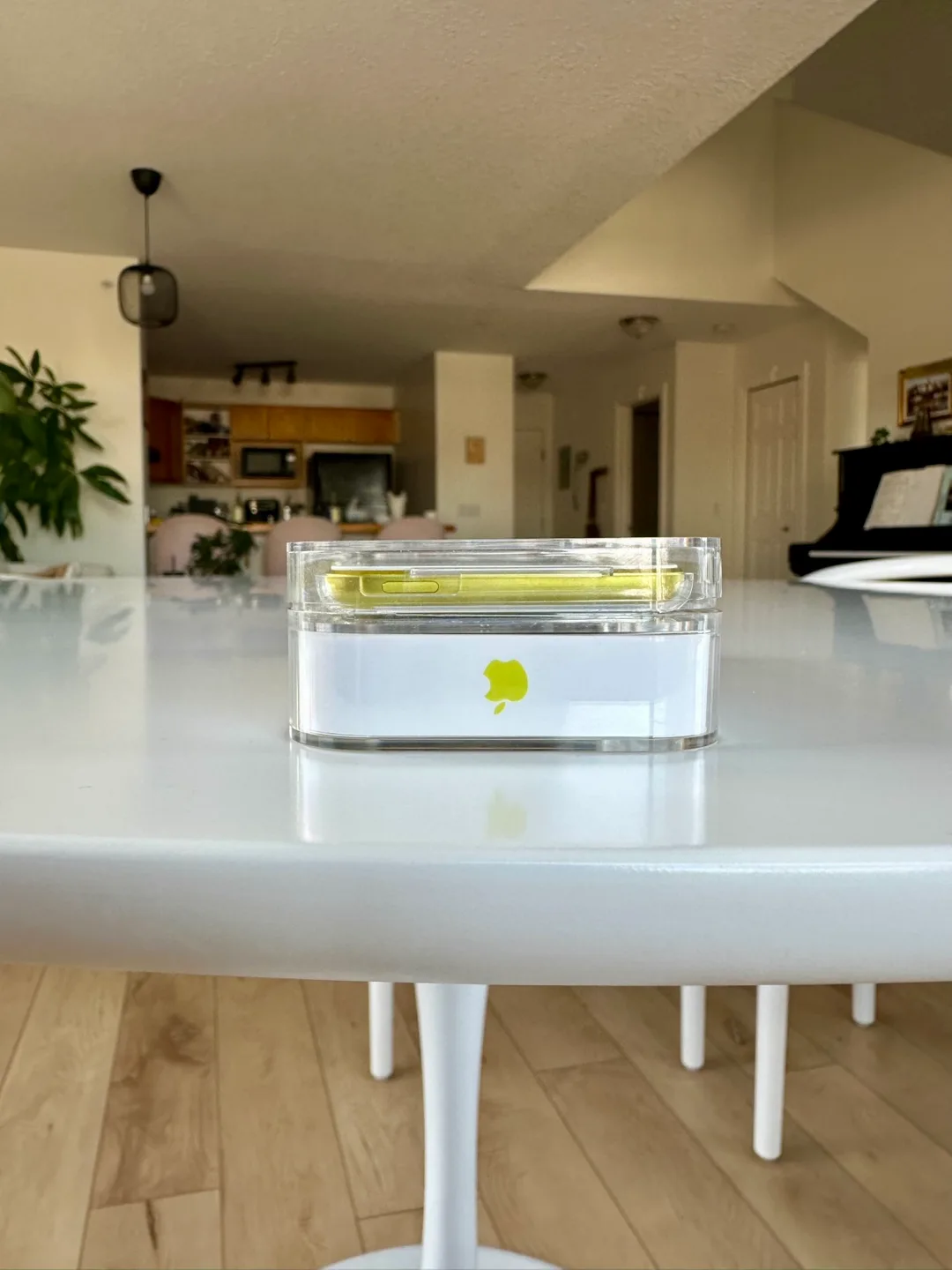 Apple IPod Touch 5th Generation 32GB image indicator(9)