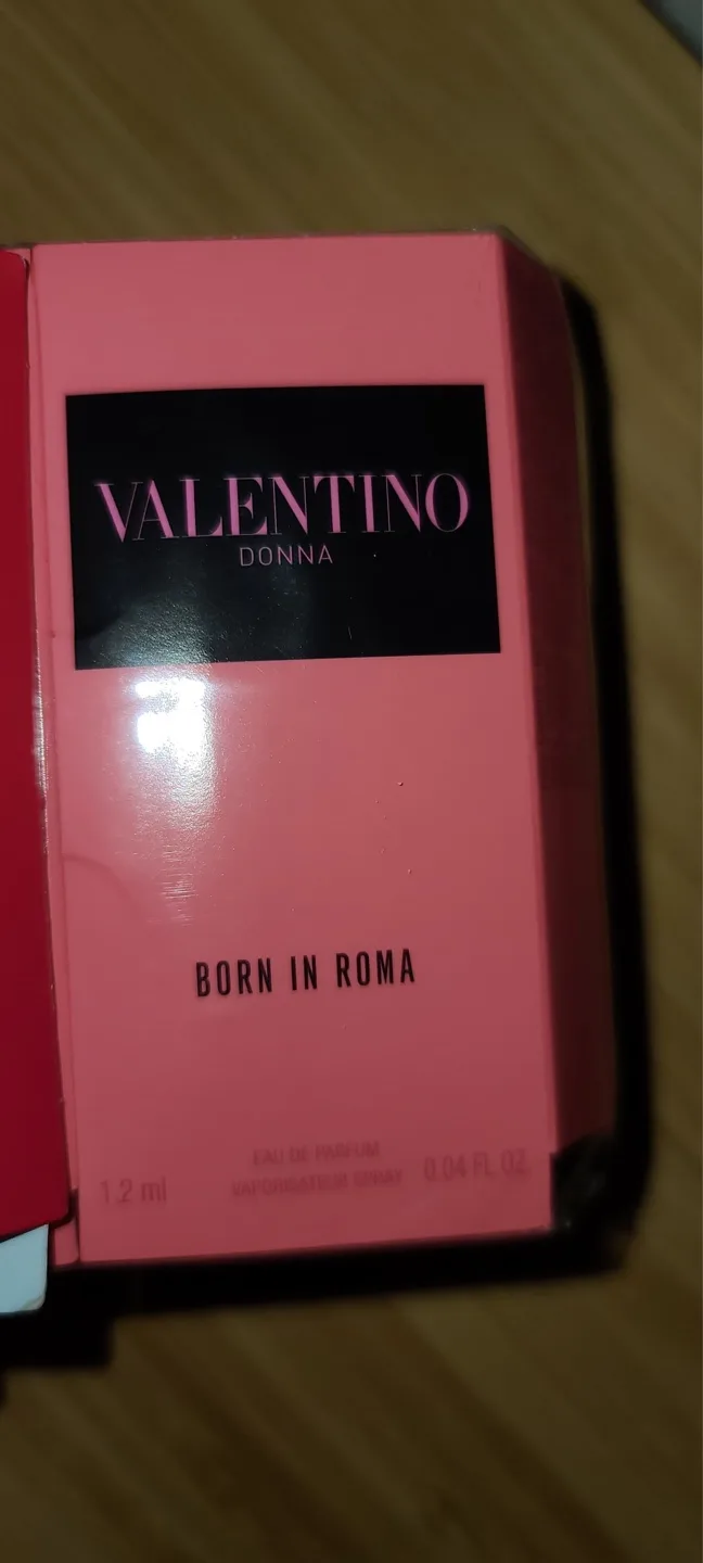 Valentino Donna Born in Roma & Valentino Voce Viva Sample Set image indicator(3)