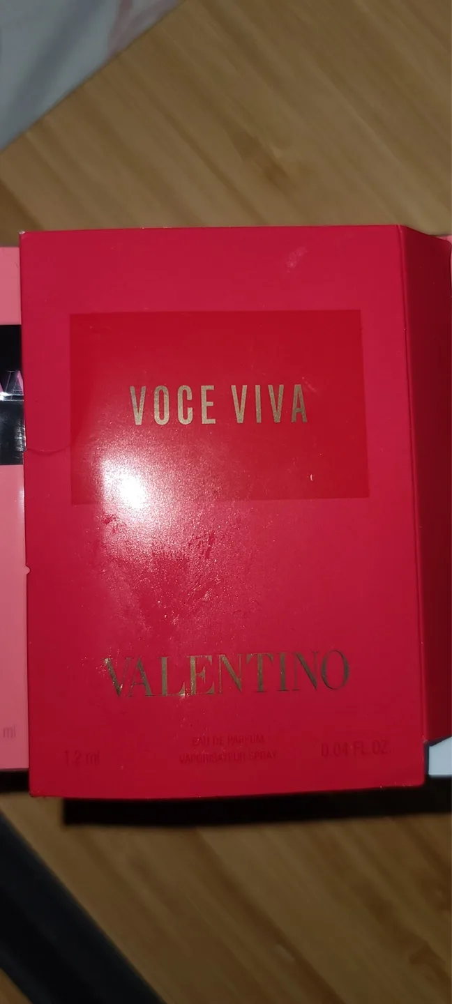 Valentino Donna Born in Roma & Valentino Voce Viva Sample Set image indicator(2)