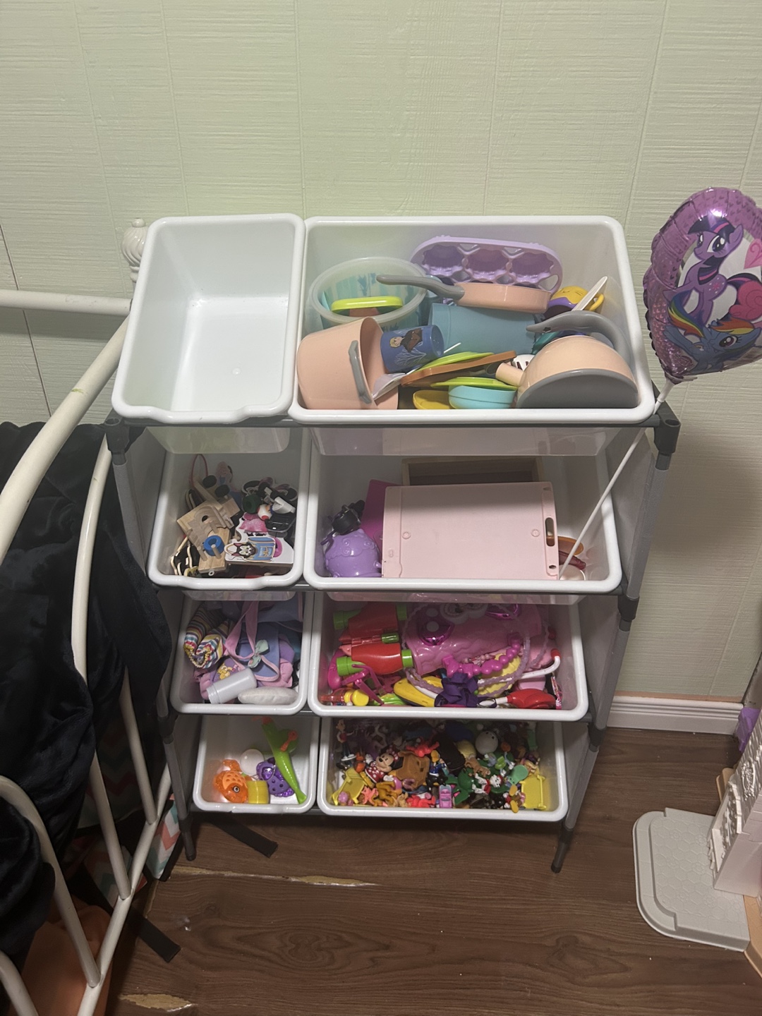Multi-tiered storage organizer with bins