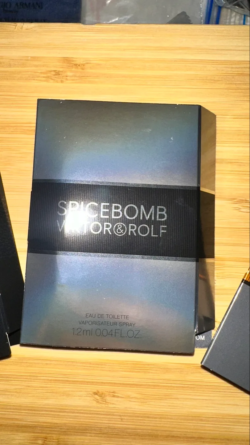 Viktor & Rolf Spicebomb Fragrance Sample Set (4x 1.2ml) image indicator(4)