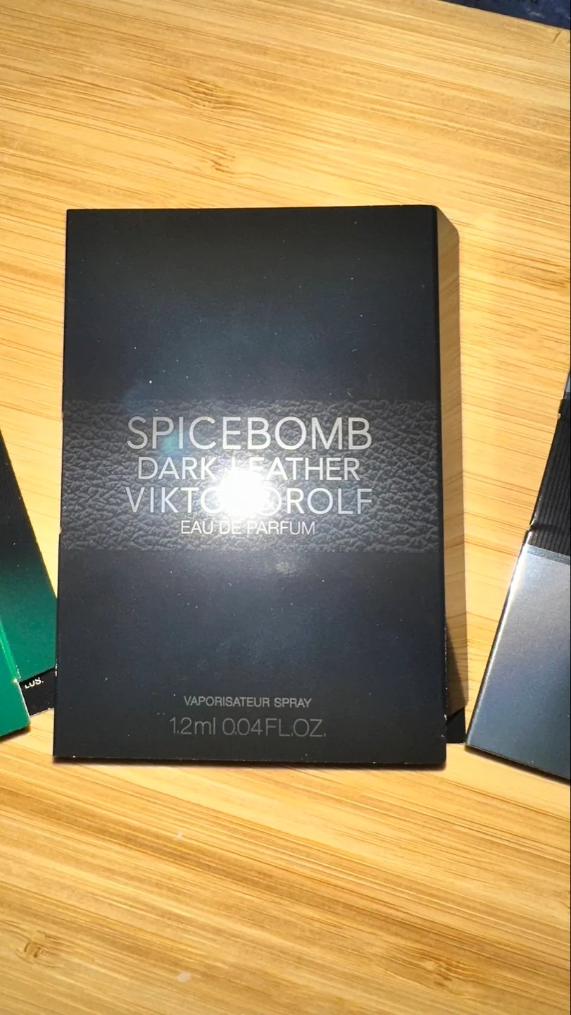 Viktor & Rolf Spicebomb Fragrance Sample Set (4x 1.2ml) image indicator(5)