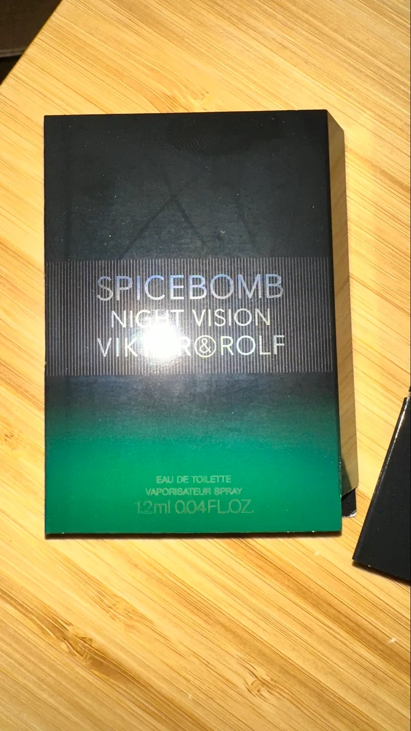 Viktor & Rolf Spicebomb Fragrance Sample Set (4x 1.2ml) image indicator(2)