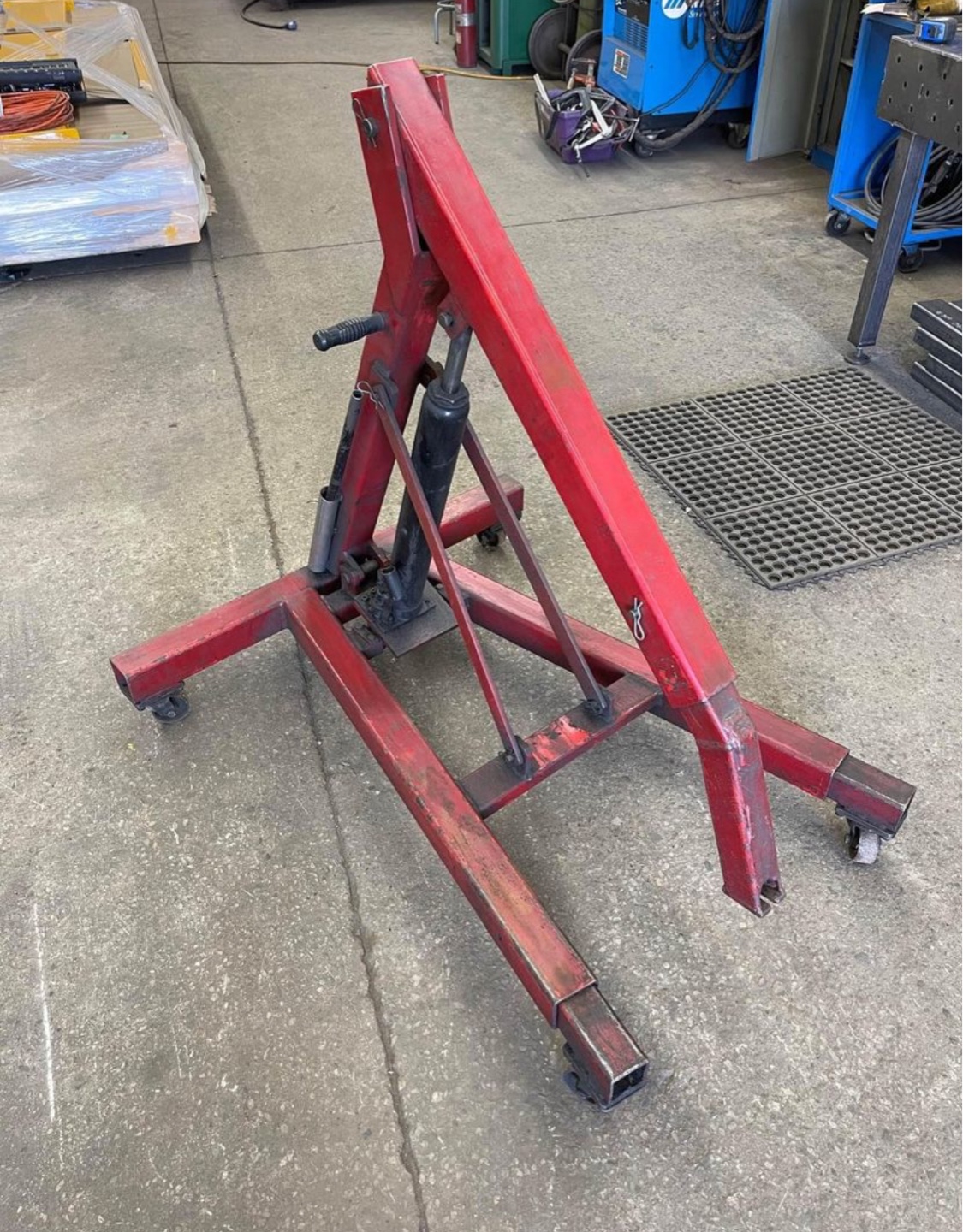 Red Engine Hoist