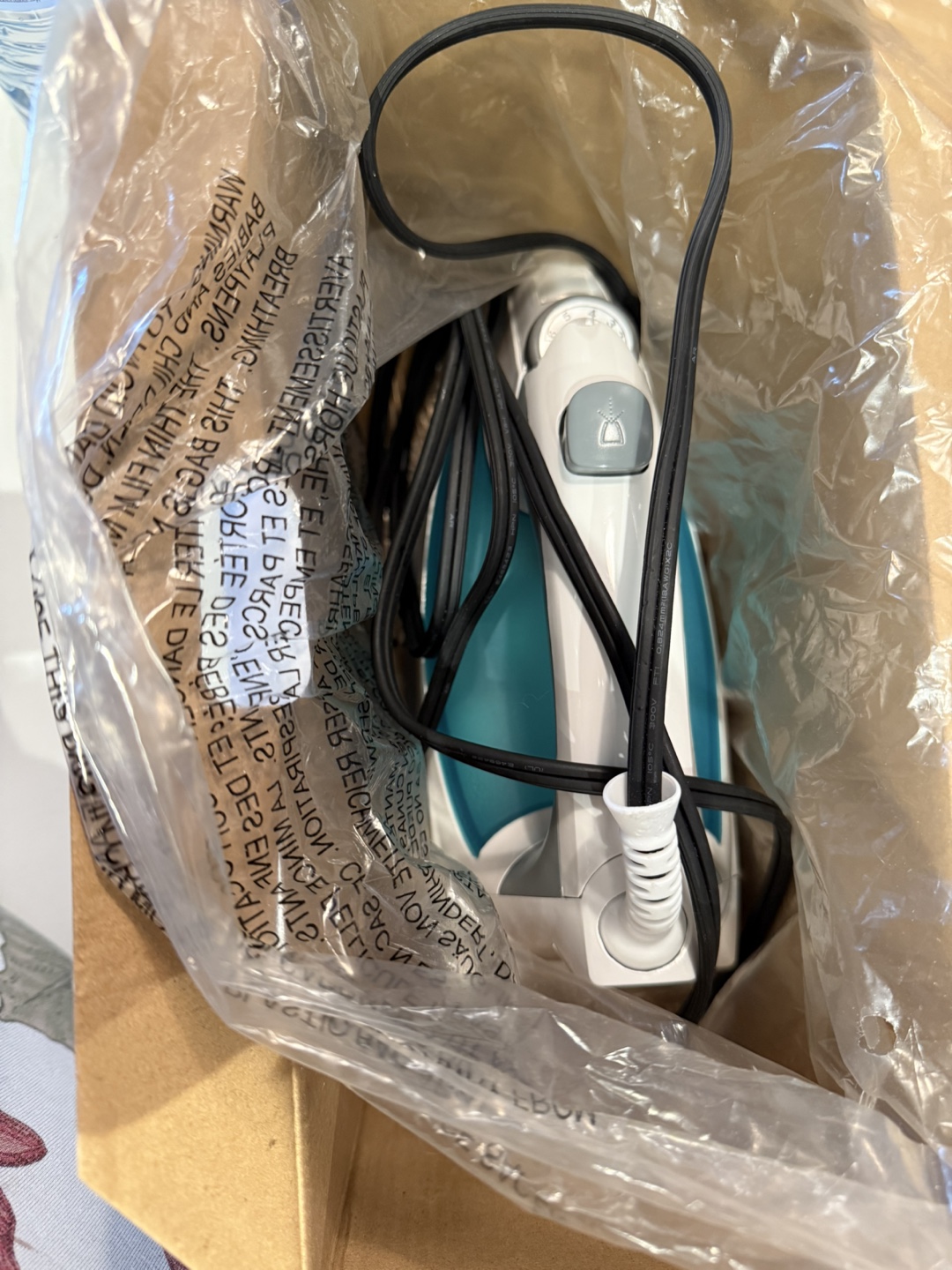 Black+Decker Light n' Easy Iron - New in Box - photo 2