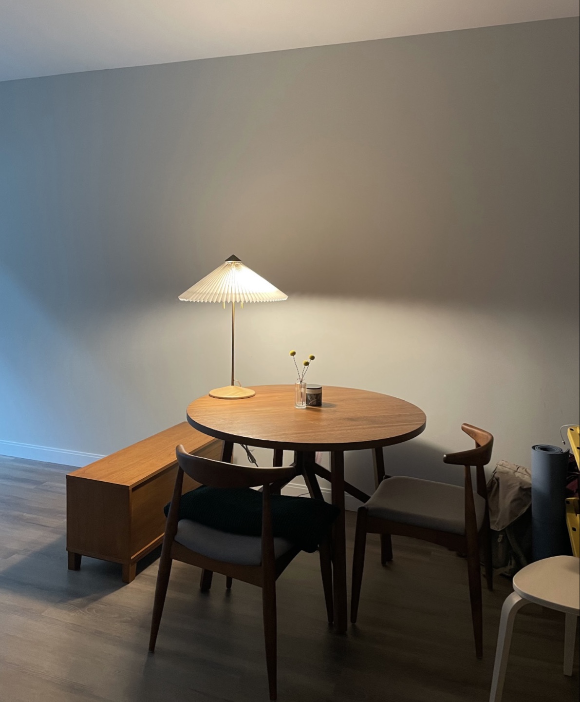 Wood Round Dining Table