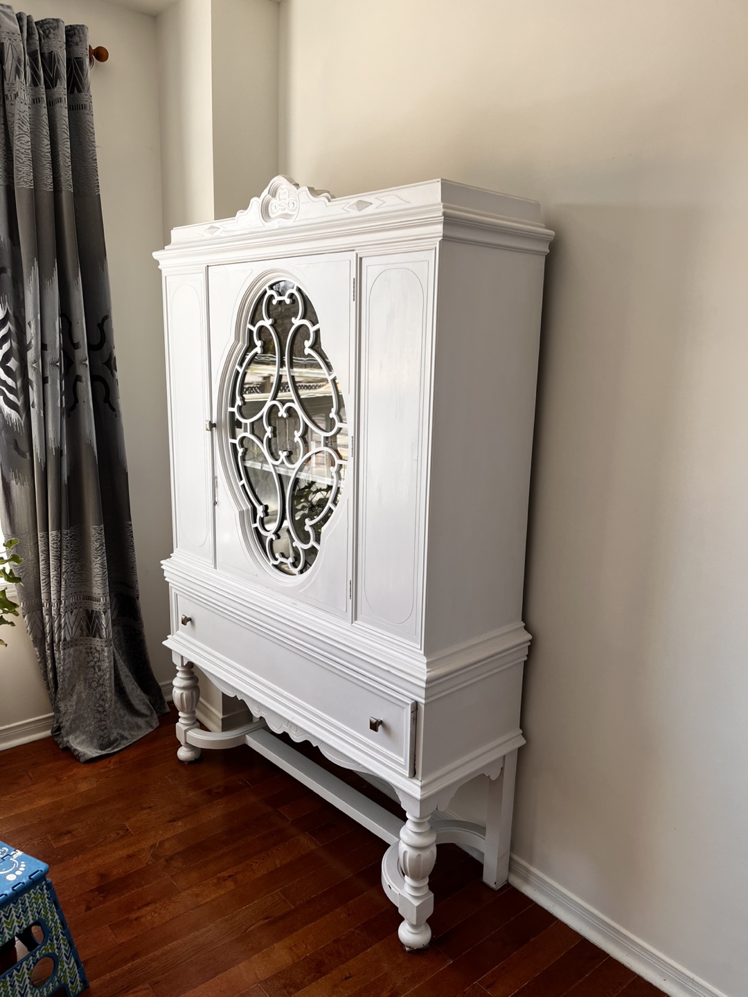 Vintage White China Cabinet - photo 2