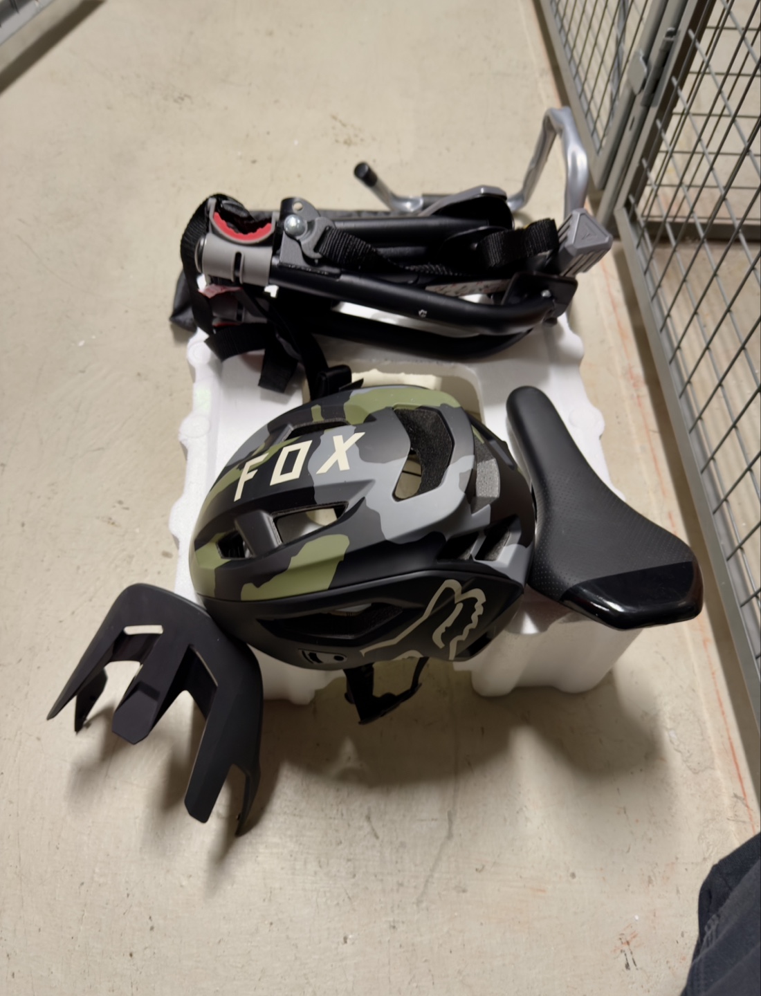 Allen Sports Deluxe 2-Bike Hitch Mount Rack + Fox Racing Helmet - photo 5