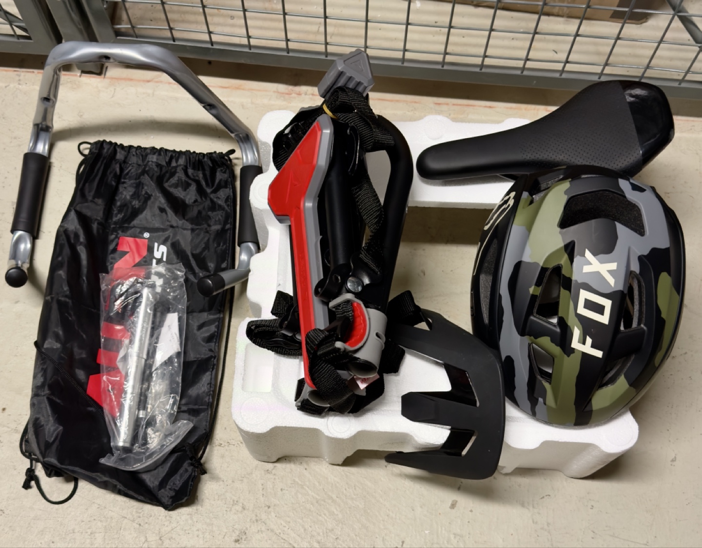 Allen Sports Deluxe 2-Bike Hitch Mount Rack + Fox Racing Helmet - photo 2