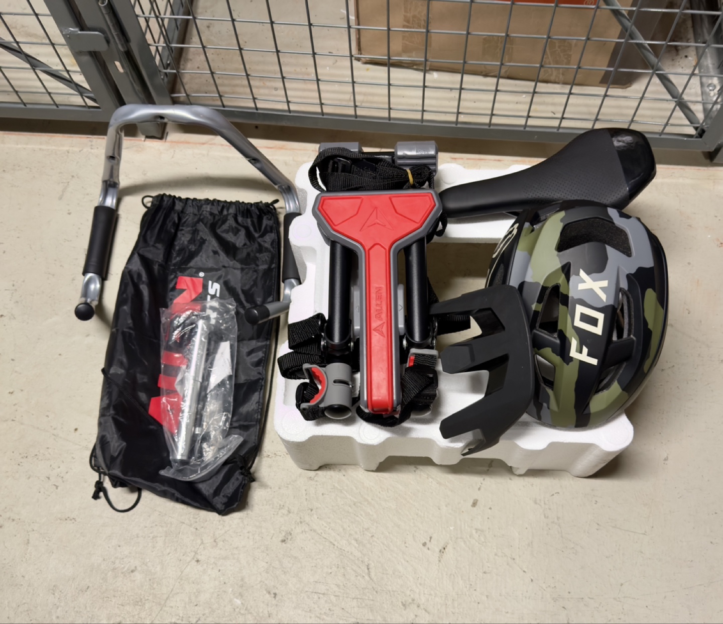 Allen Sports Deluxe 2-Bike Hitch Mount Rack + Fox Racing Helmet