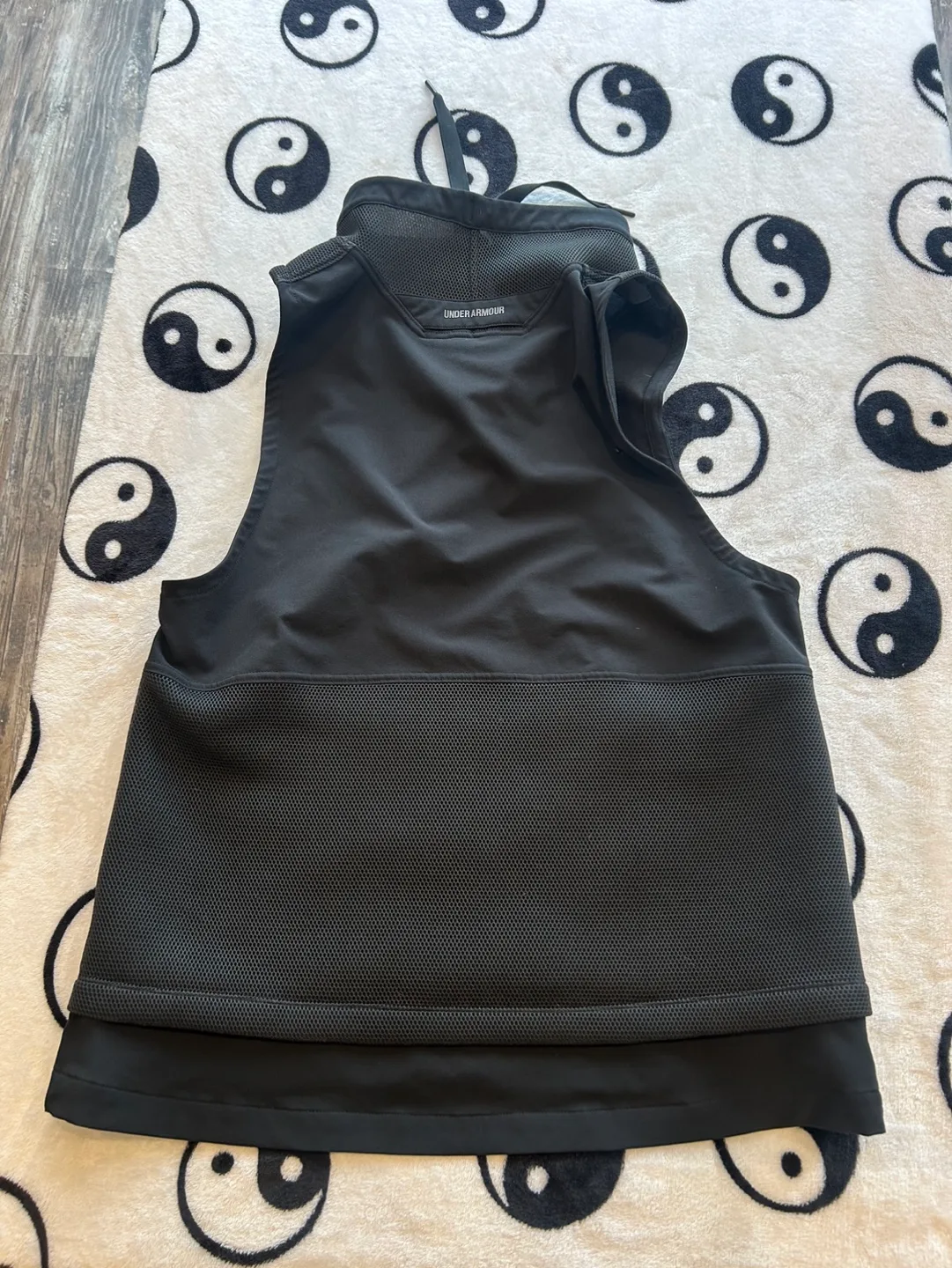 Under amour vest image indicator(2)