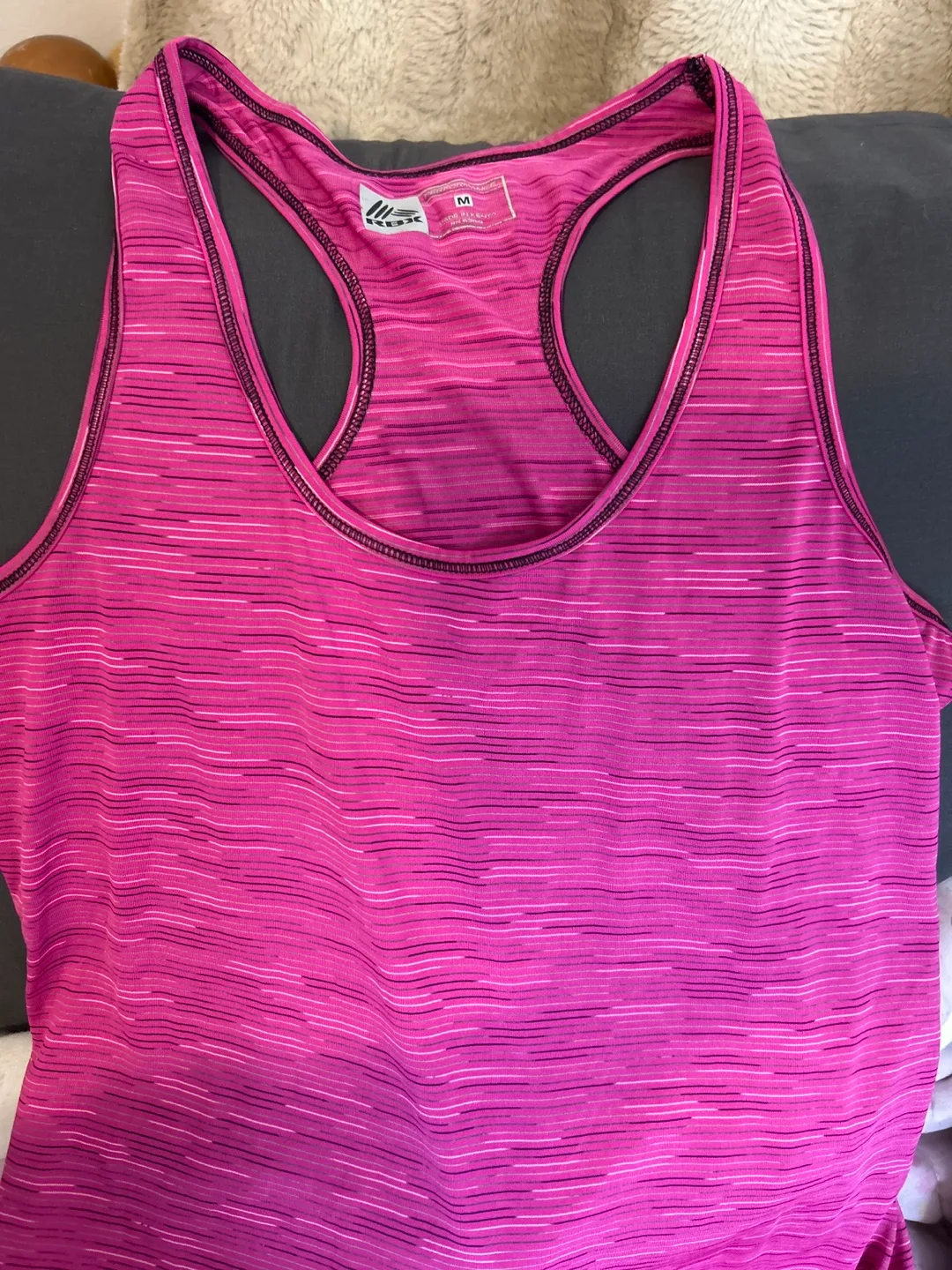 Reebok Pink Workout Tank Top 💚💚 - Size Medium thumbnail