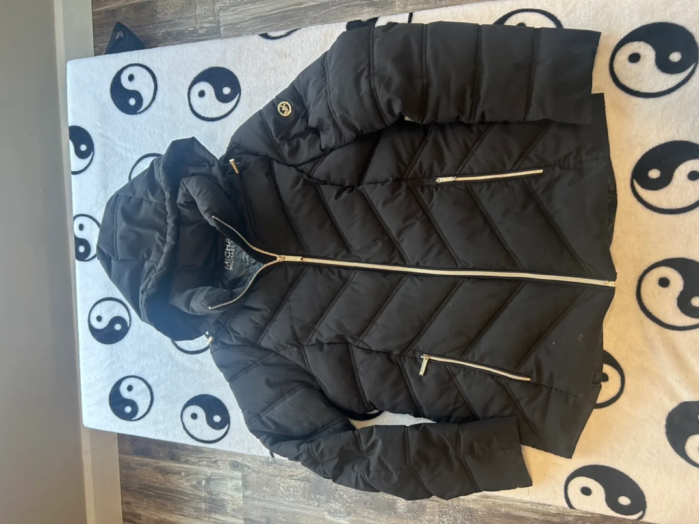 Small women’s Micheal kors coat image indicator(2)