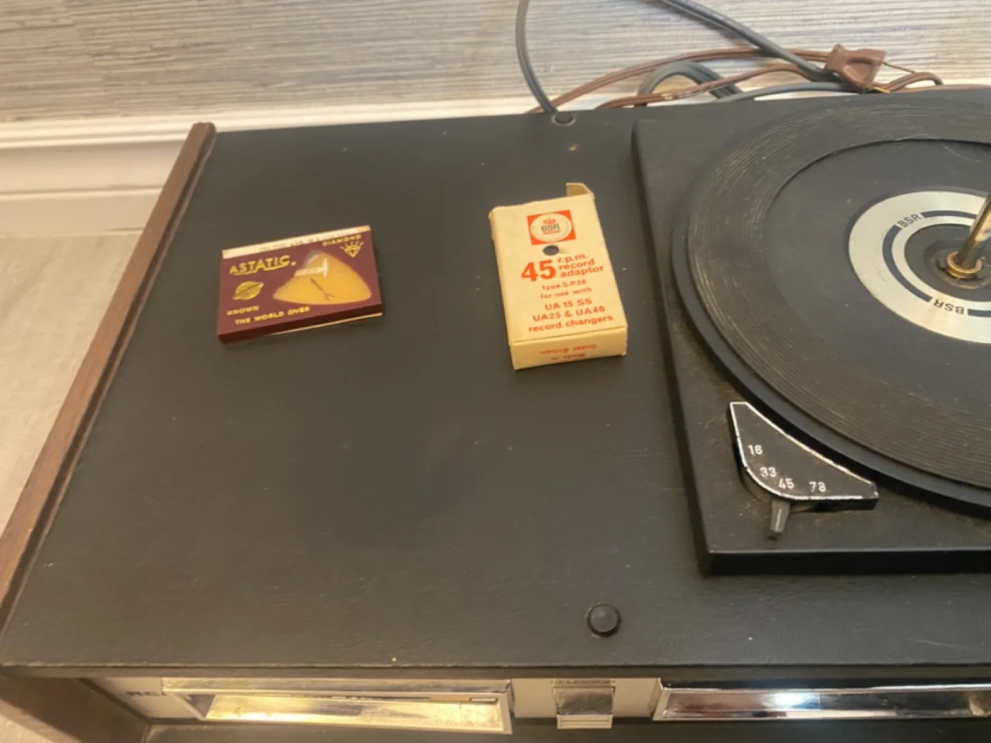 Vintage ANTIQUE RCA Radio Record Player. MUSIC RARE! image indicator(5)