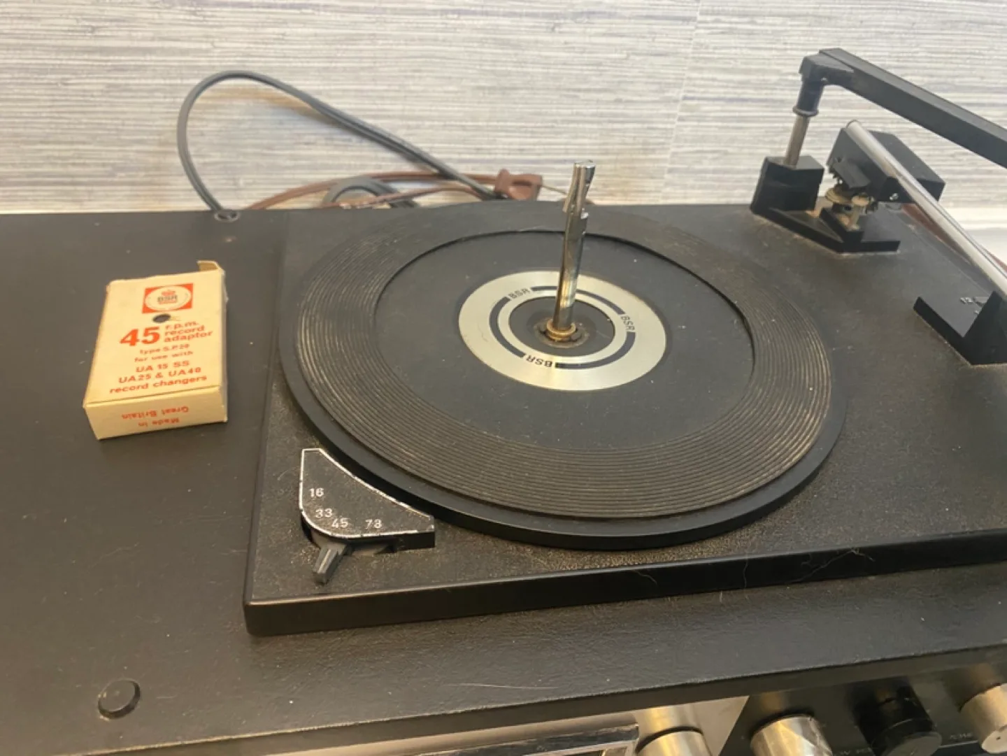 Vintage ANTIQUE RCA Radio Record Player. MUSIC RARE! image indicator(4)