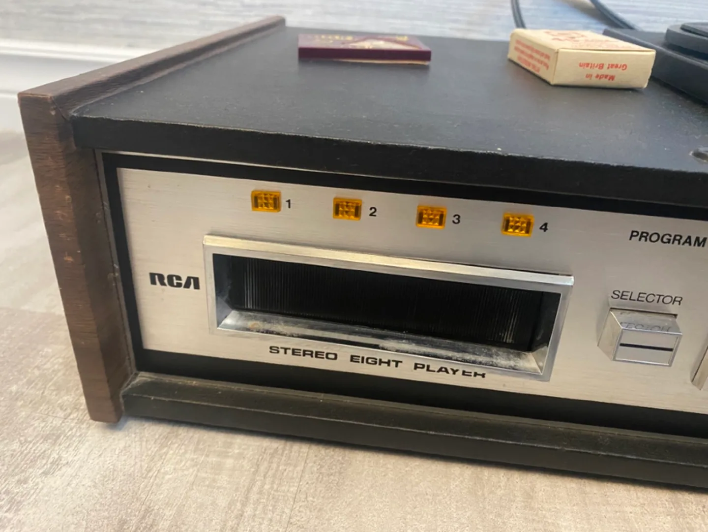 Vintage ANTIQUE RCA Radio Record Player. MUSIC RARE! image indicator(2)