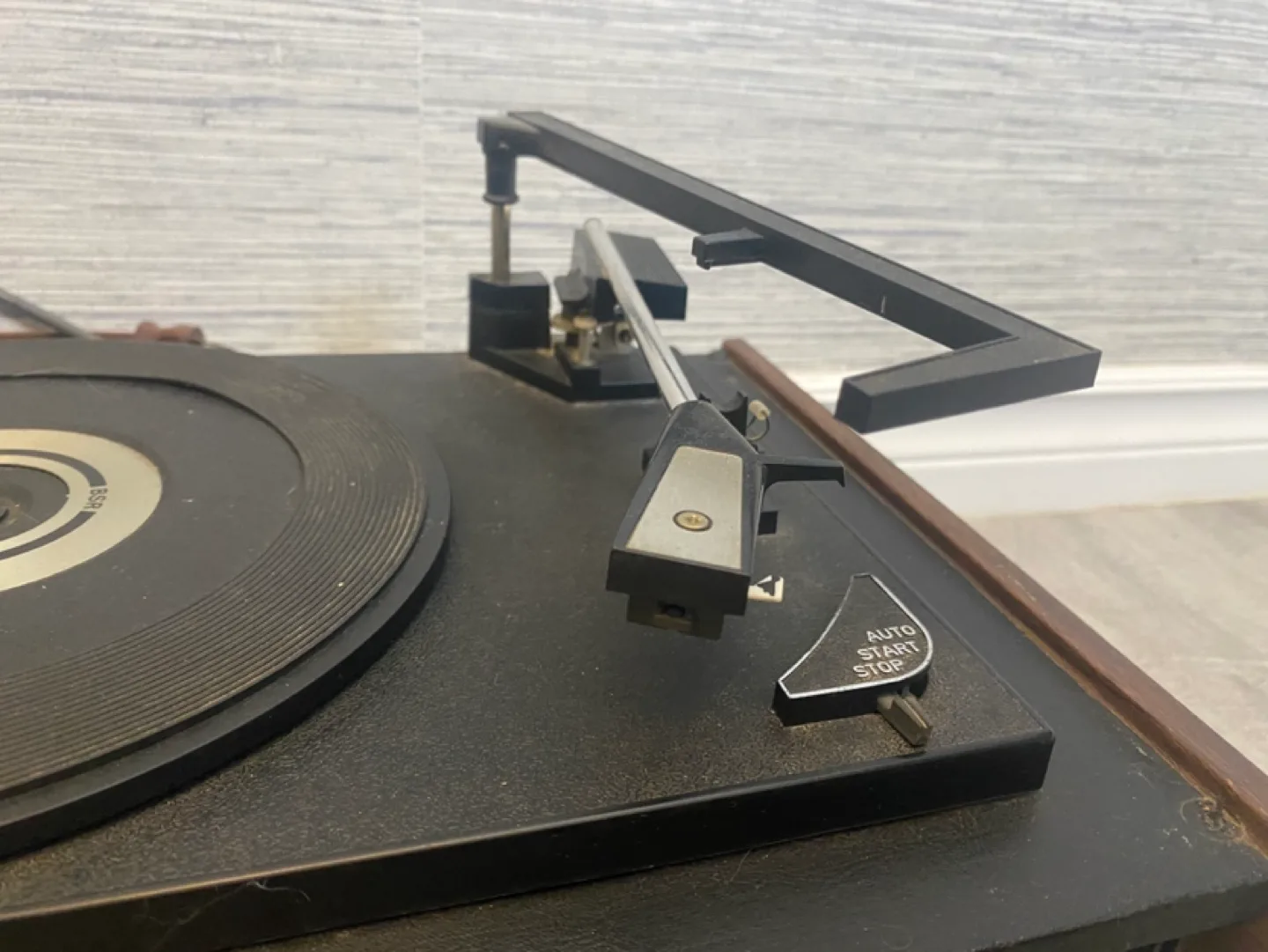 Vintage ANTIQUE RCA Radio Record Player. MUSIC RARE! image indicator(3)