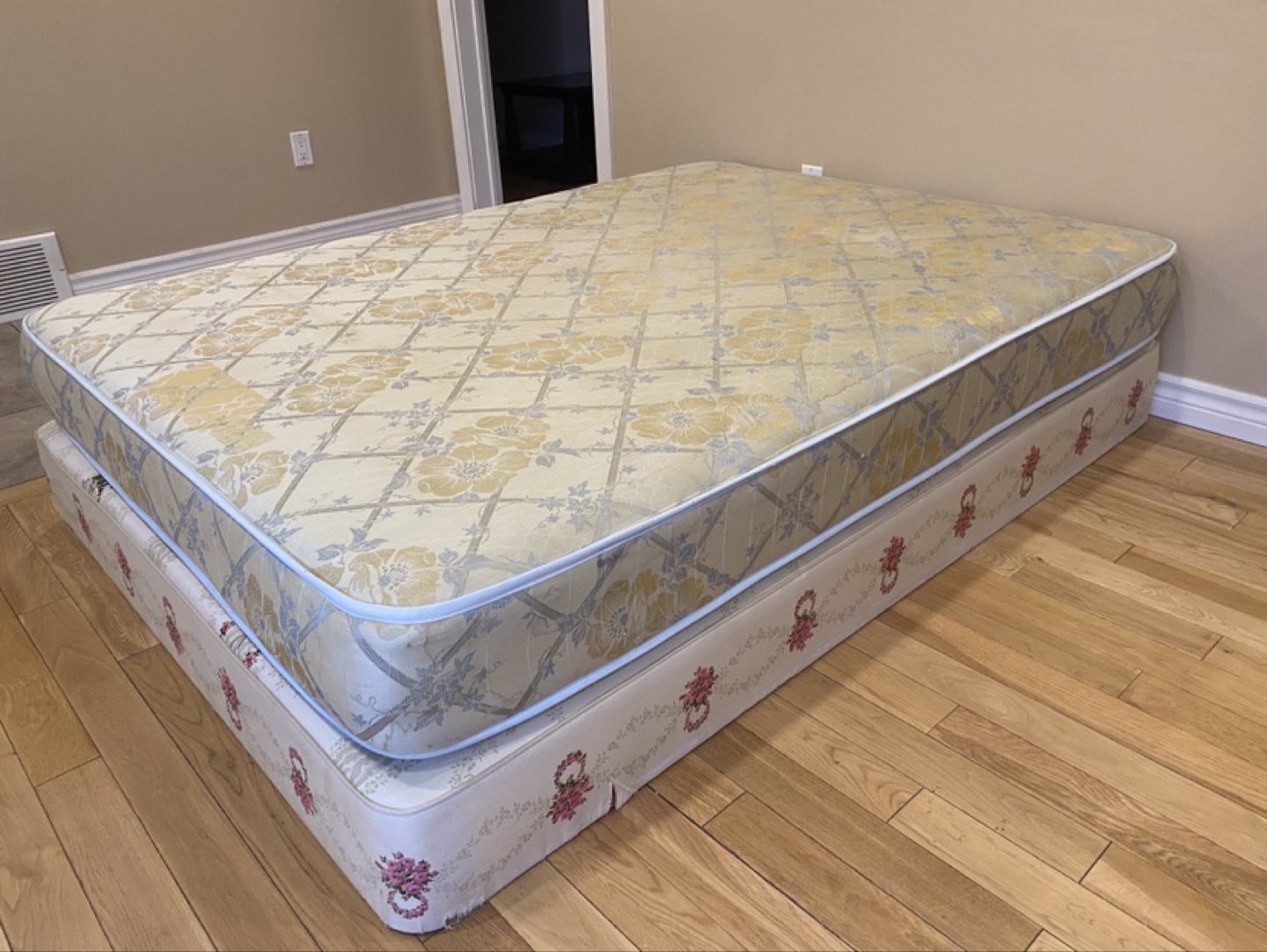 Full / Double Size Mattress with Boxspring (CAN DELIVER) - photo 5
