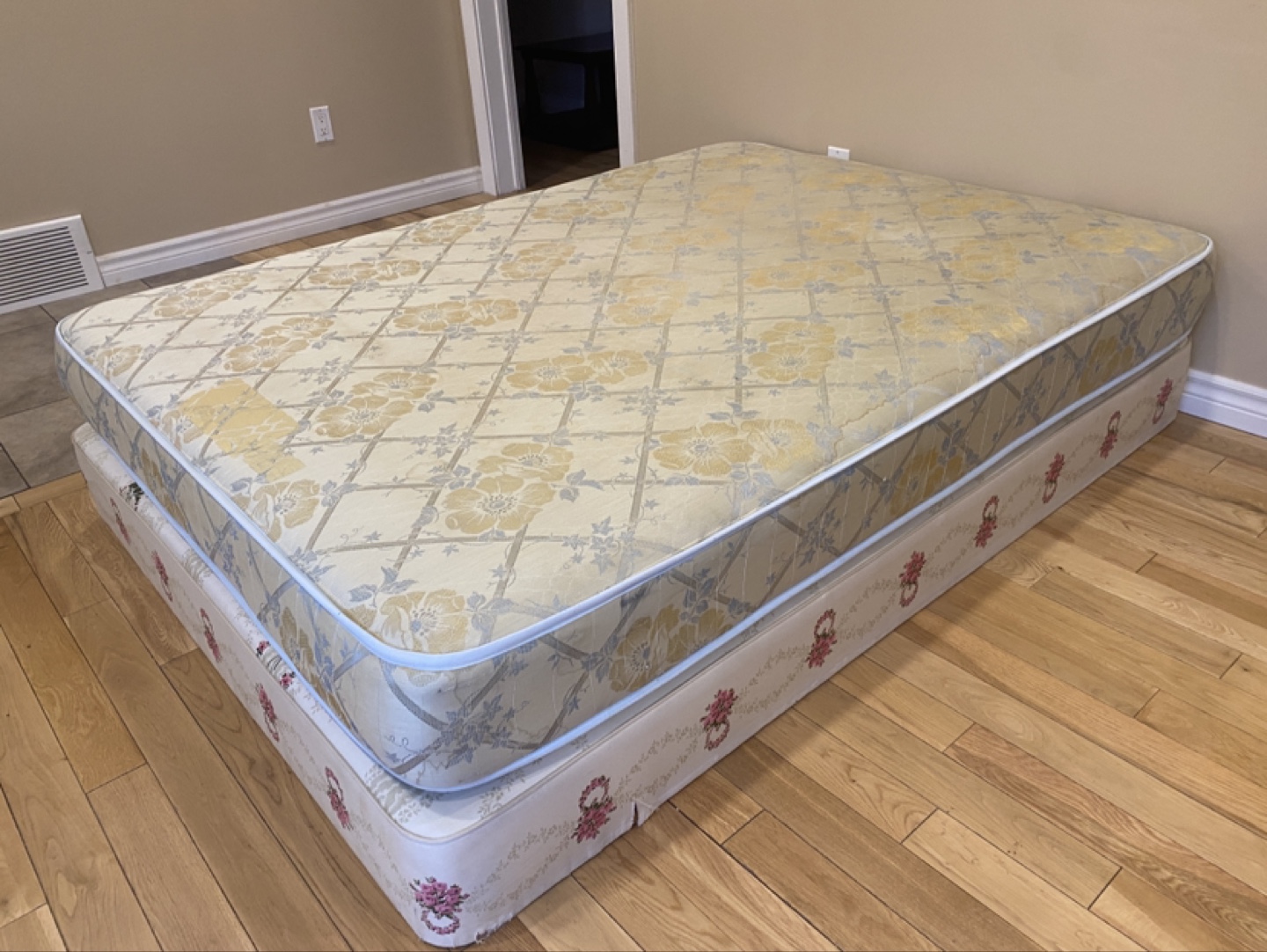Full / Double Size Mattress with Boxspring (CAN DELIVER) - photo 2