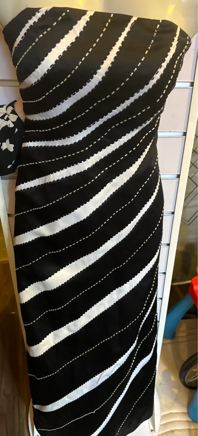 Elegant Black and White Striped Strapless Dress - Size 5/6 thumbnail