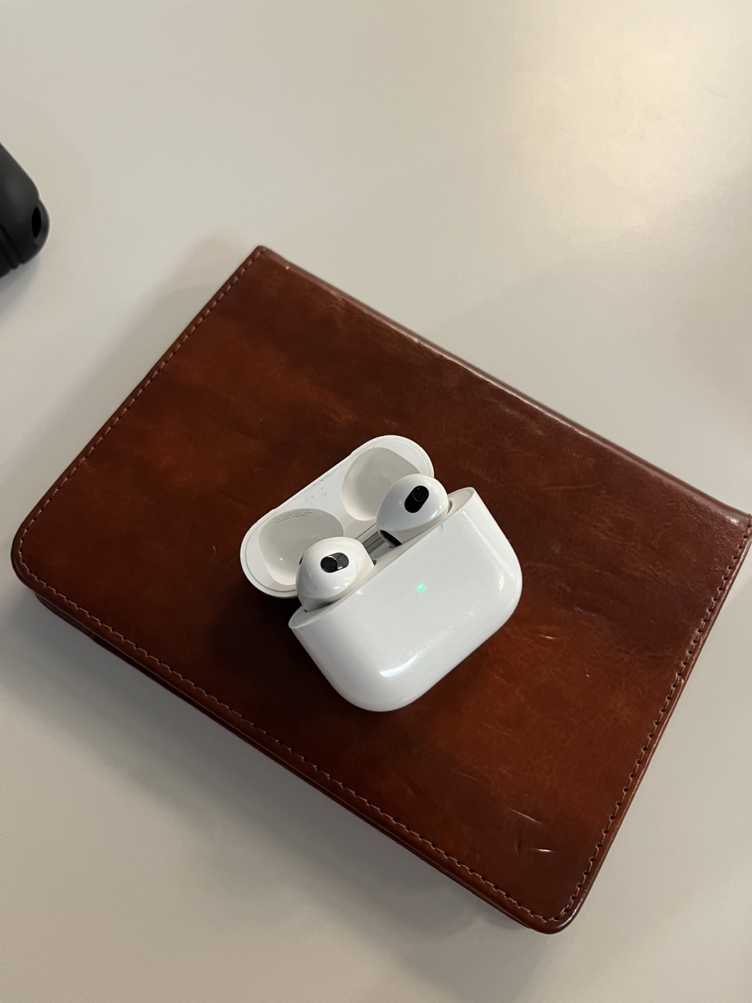 Apple AirPods 3 with Charging Case - photo 2