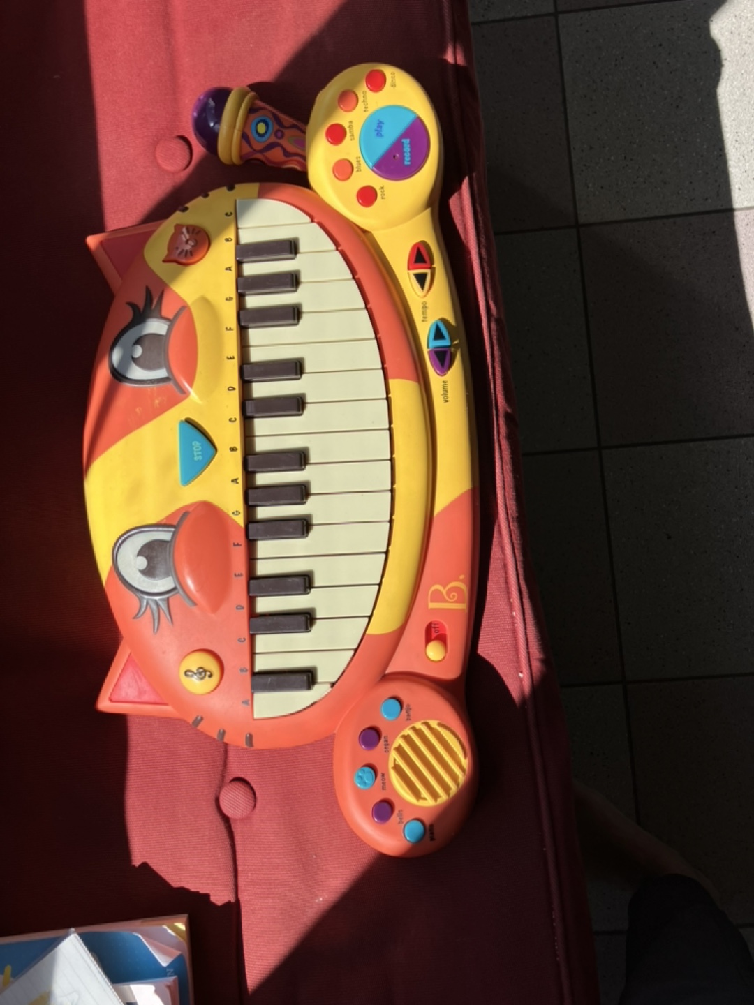 Kids' Musical Keyboard Toy - Cat Shaped Piano with Microphone