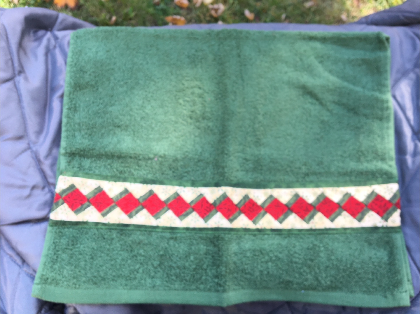 Mainstays Green Bath Towel with Red and Cream Trim