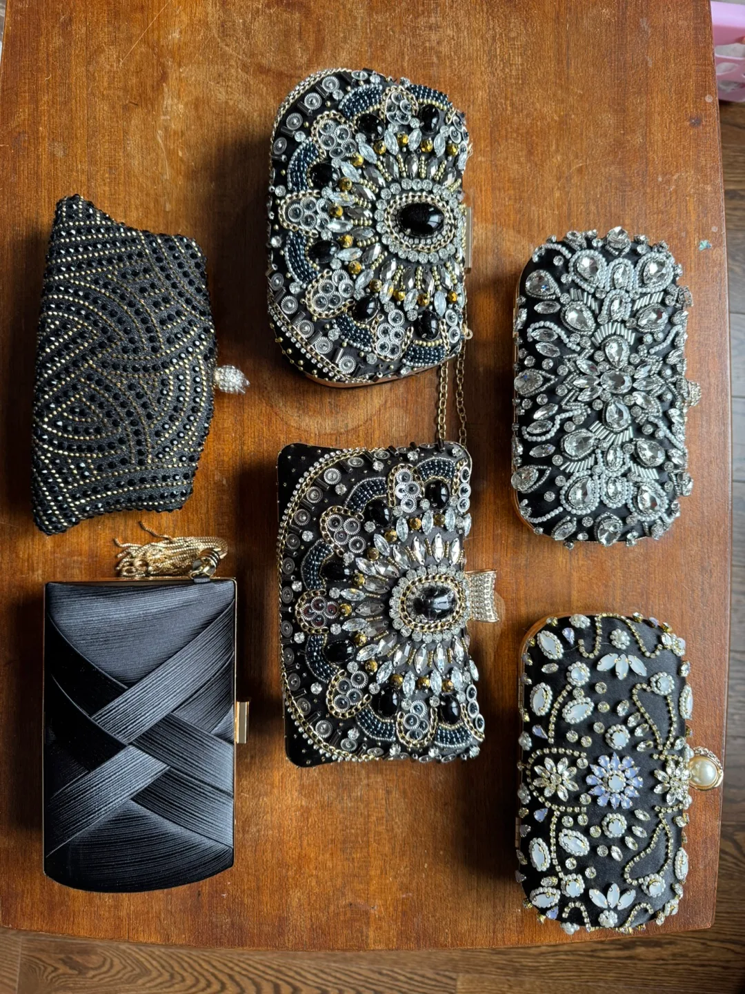 Elegant Beaded Evening Clutch image indicator(3)