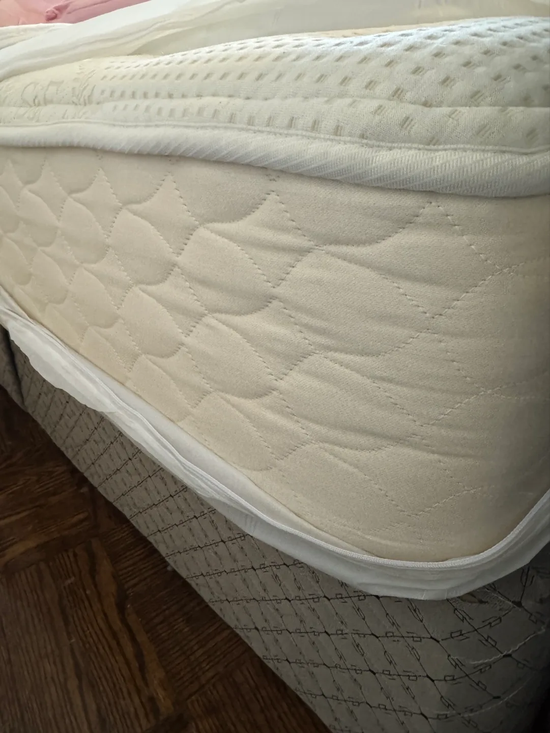 Queen Mattress with box spring thumbnail